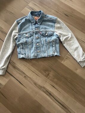 Levi's Light Wash Cropped Denim Jacket with Gray Sleeves
